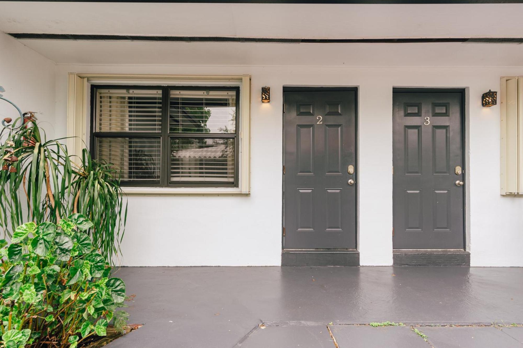 Private Walk To -- 2 Apartment Pompano Beach